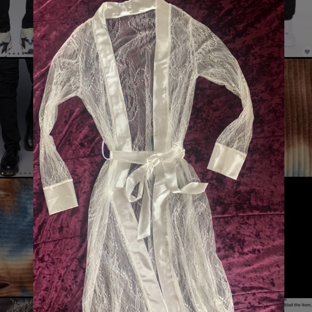 Lace robe